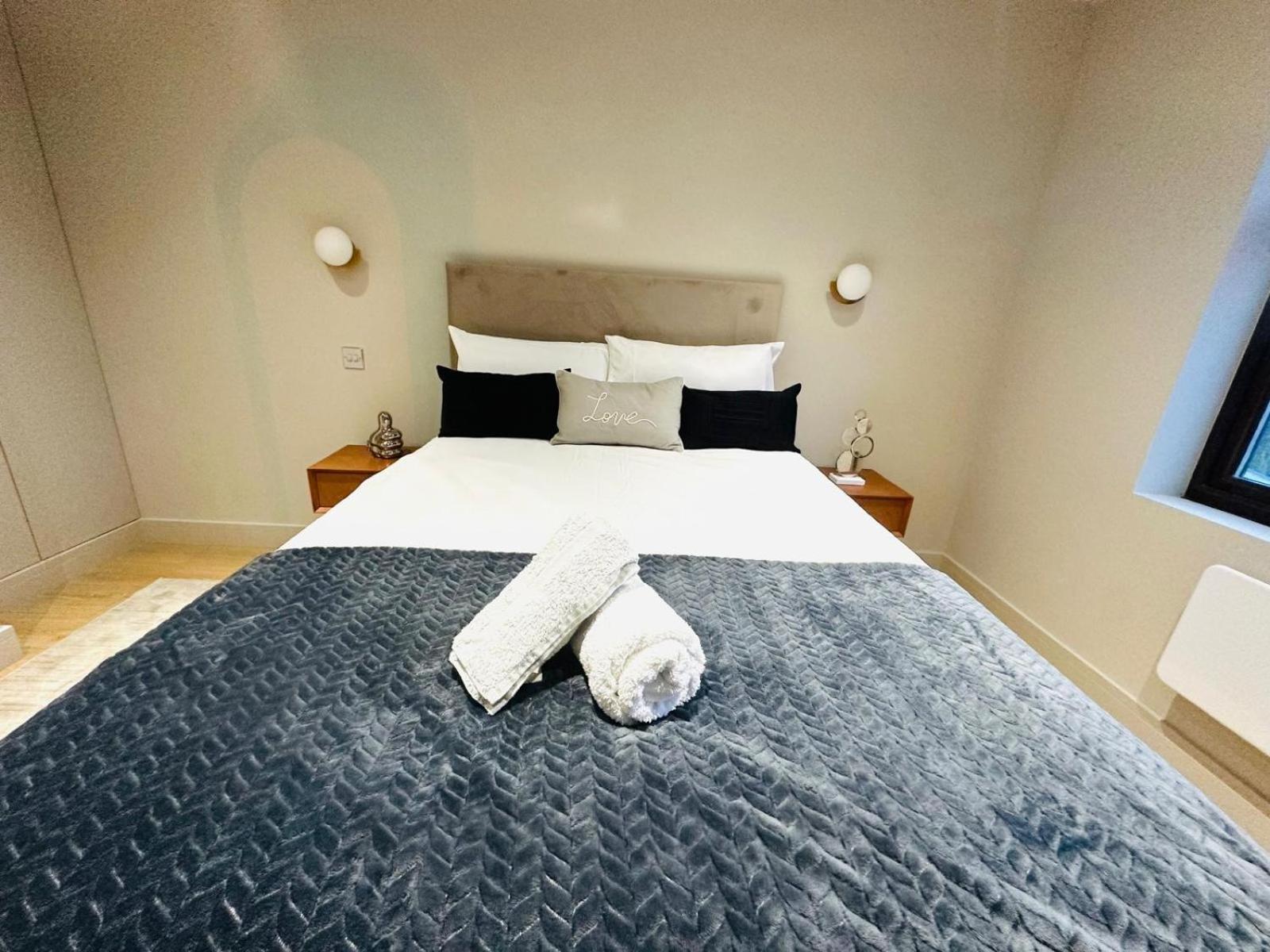 Luxury Flats, Convenient For Tourists